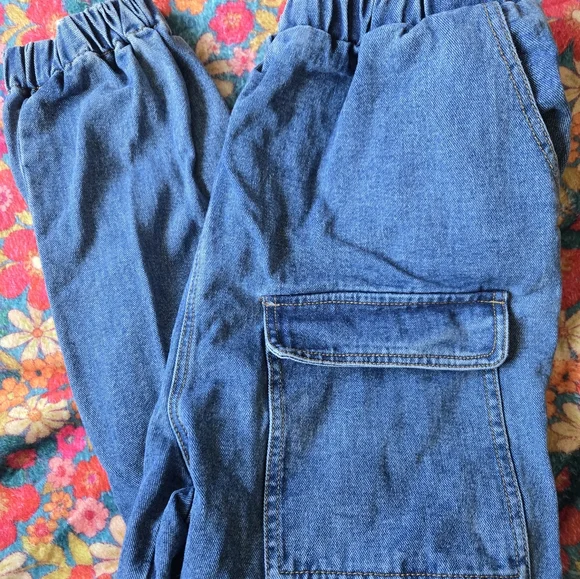 PrettyLittleThing Blue High-Waisted Cargo Jogger Jeans - Picture 6 of 6